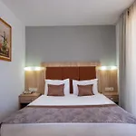 Hotel Fore & 4*