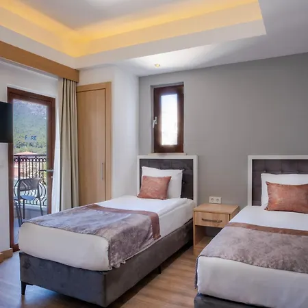 Отель Fore & 4*